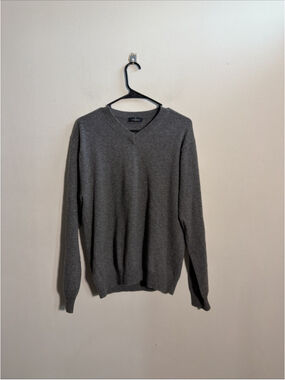 EUC MEN’S LOUIS FERAUD CASHMERE SWEATER SIZE MEDIUM M FRANCE GREY GRAY V NECK